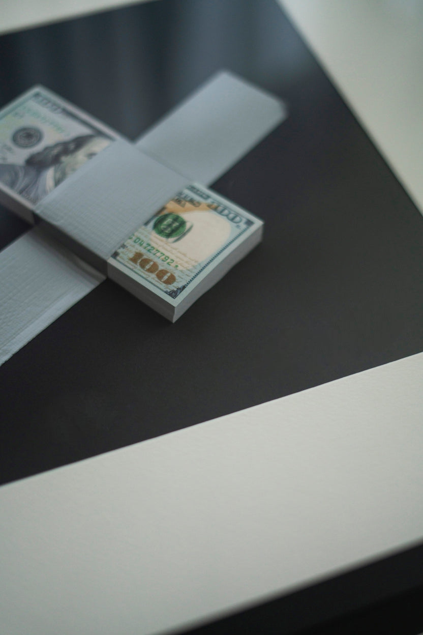 THE POSES IS NOT A BANANA 1/10