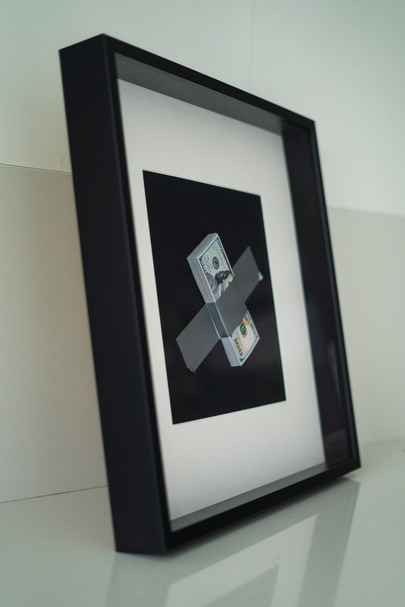 THE POSES IS NOT A BANANA 1/10