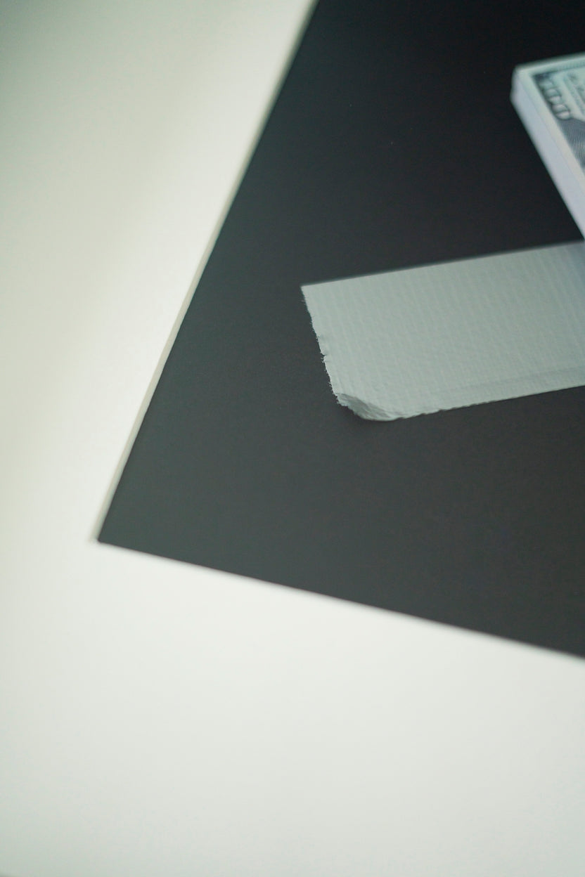 THE POSES IS NOT A BANANA 1/10